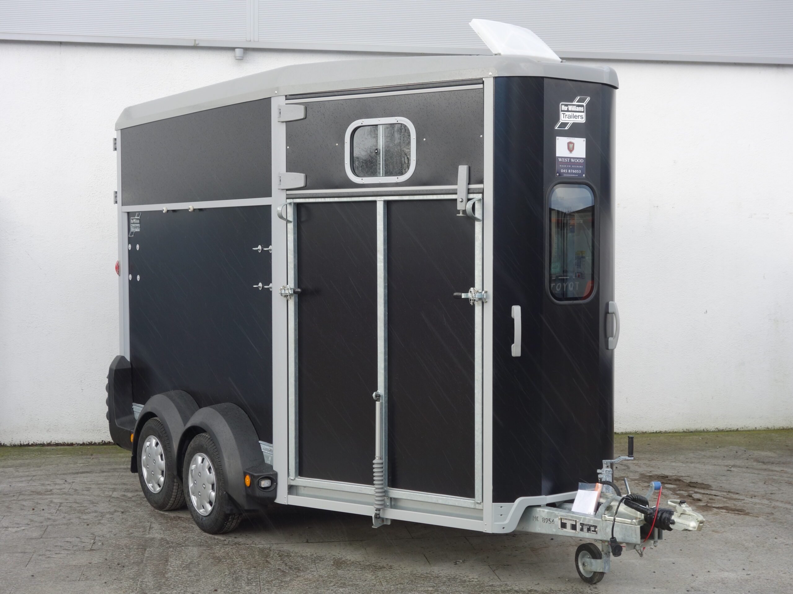 T09436: Used Demo HB511 Large Horsebox with S/Windows and W/Trims ( Black)