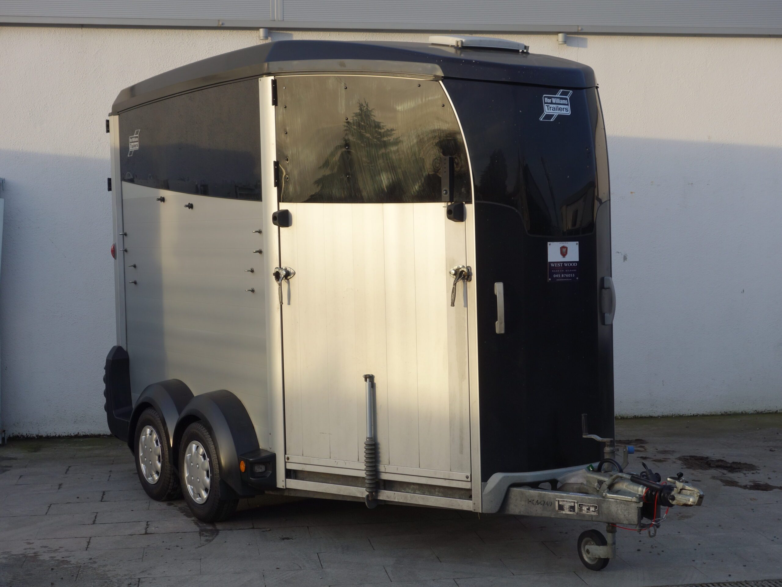 T09378: Used ( Year 2021 ) HBX511 Horsebox with Wheel Trims