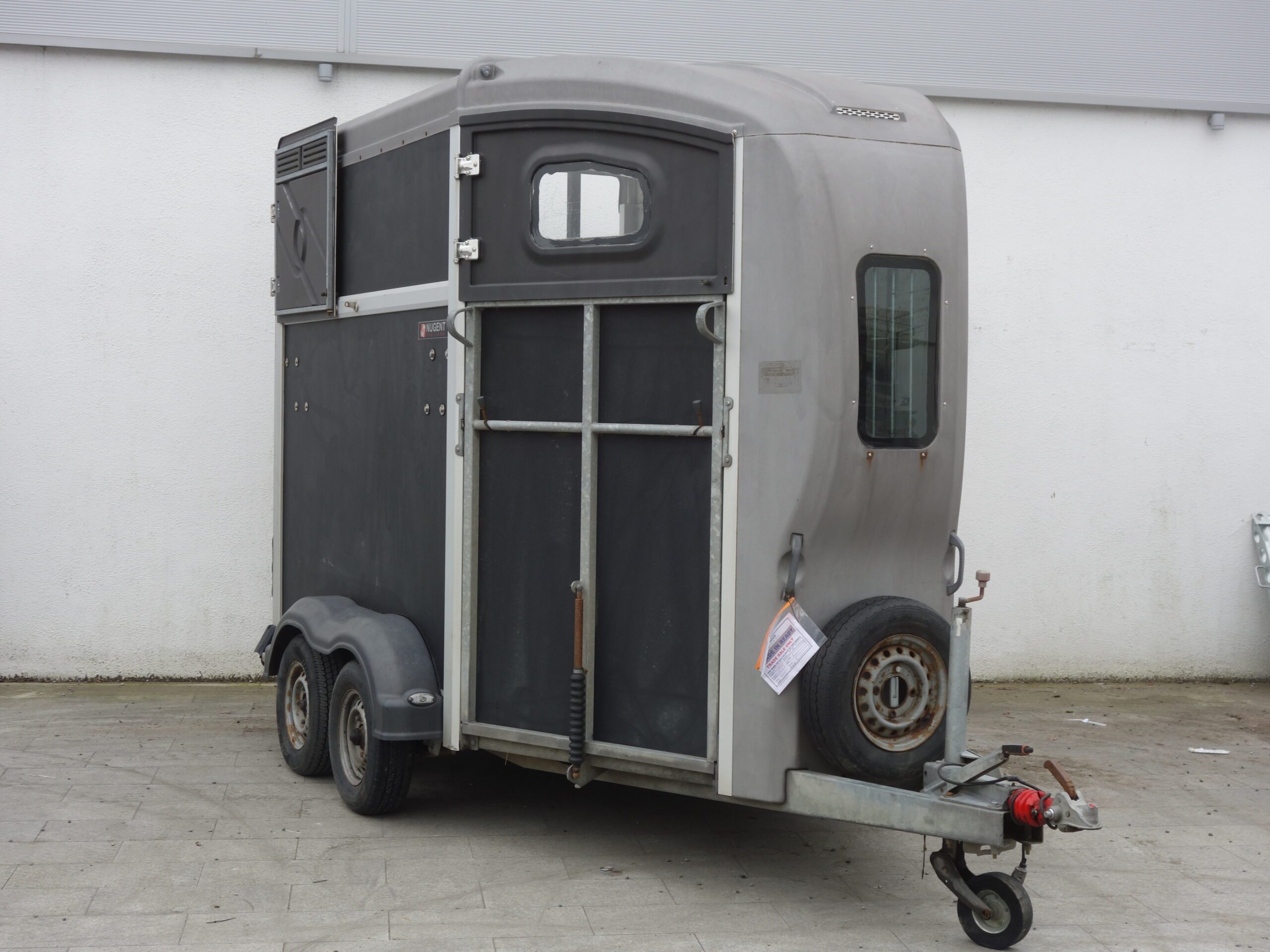 T09483: Used ( 2012 ) Nugent Horsebox Double ( V Front )