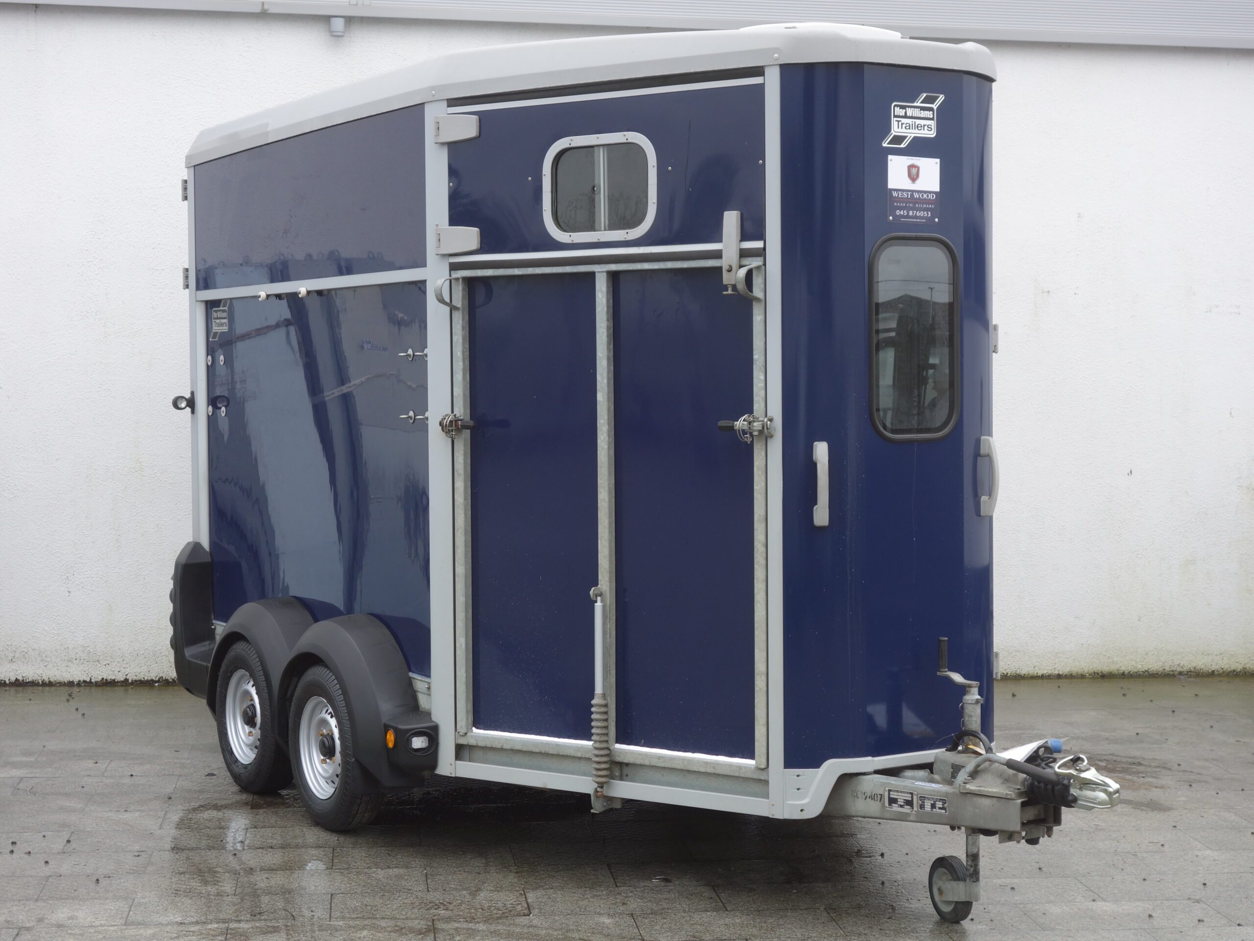 T09439: Used ( 2017 ) HB511 Large Horsebox with S/Windows and W/Trims