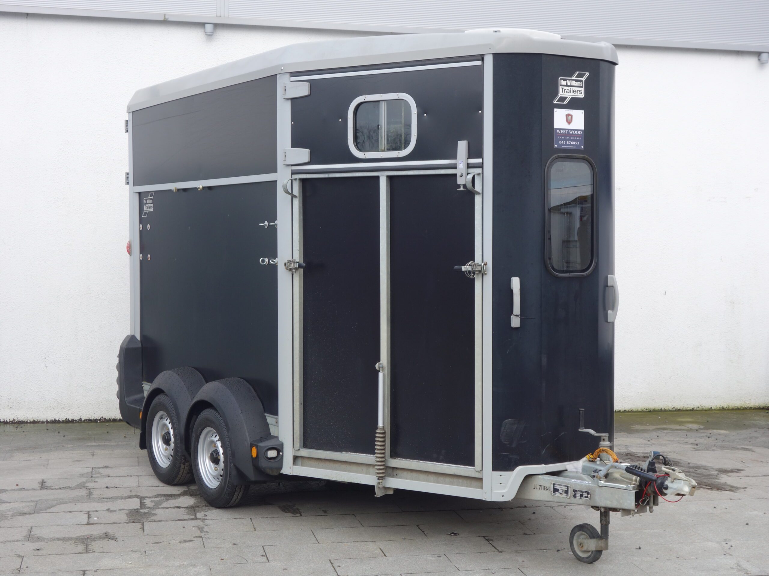 T09441: Used HB511 Large Horsebox with S/Windows and W/Trims